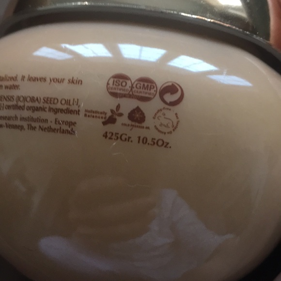 GRATiAE Organic Exfoliating Body Scrub Passion Fruit & Lime 10.5 Oz. - Picture 7 of 9